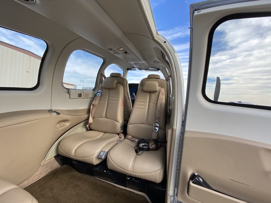 Beechcraft Baron b-55