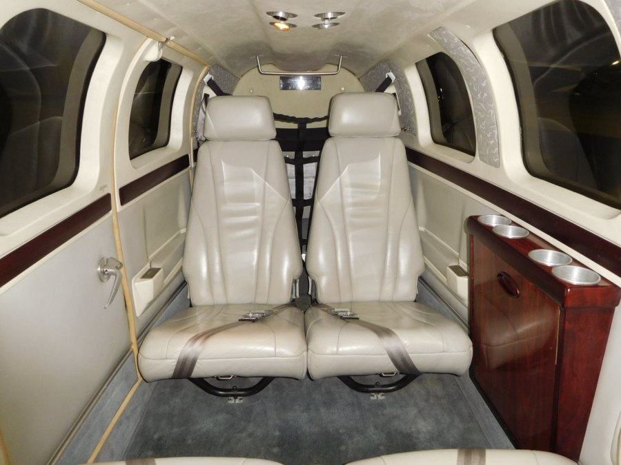 Beechcraft Baron кабина