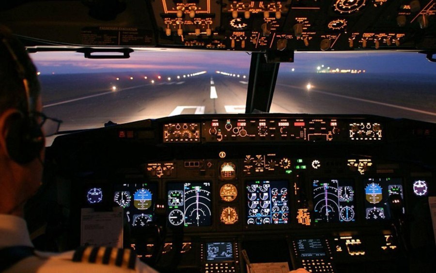 Airbus a380 кабина пилота