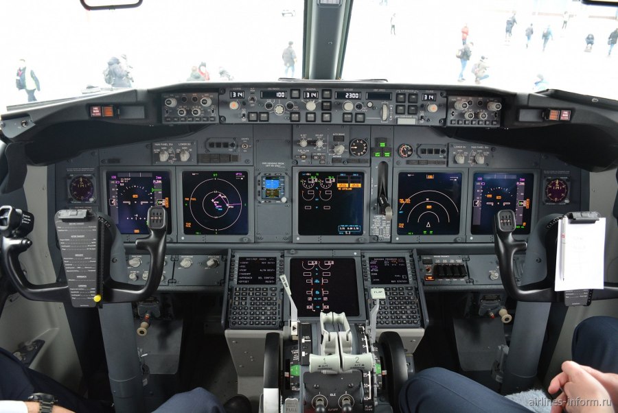 Приборная панель Boeing 737