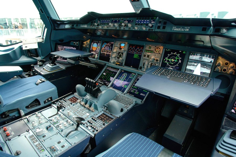 Кабина самолёта Аэробус а380
