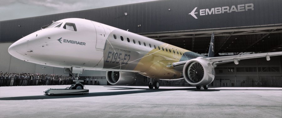 Самолет малогабаритный e195 пассажирский
