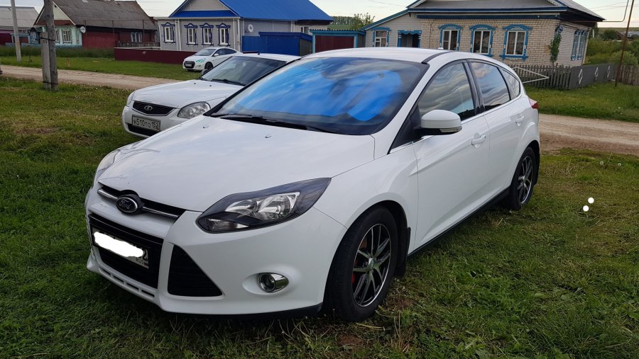 Ford Focus Hatchback 2012 White