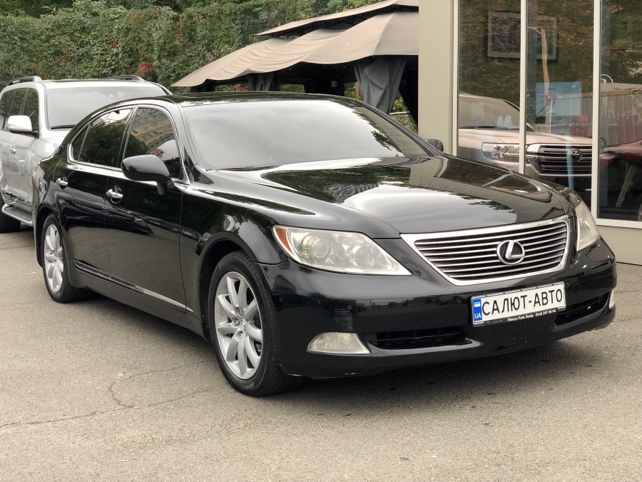 Lexus LS 460 long
