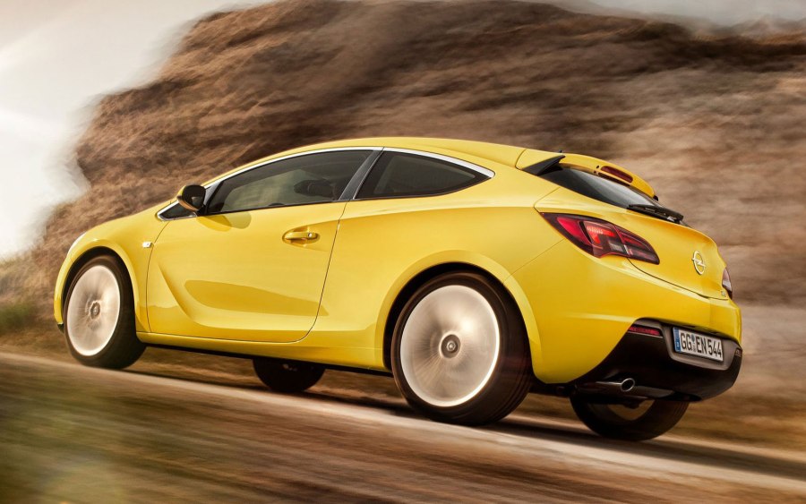 Opel Astra GTC 2011
