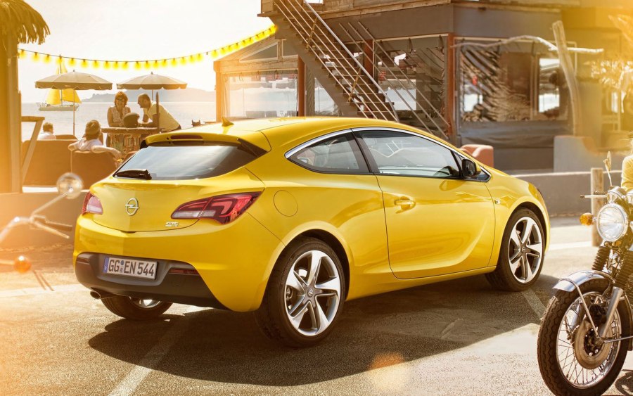Opel Astra GTC 2011