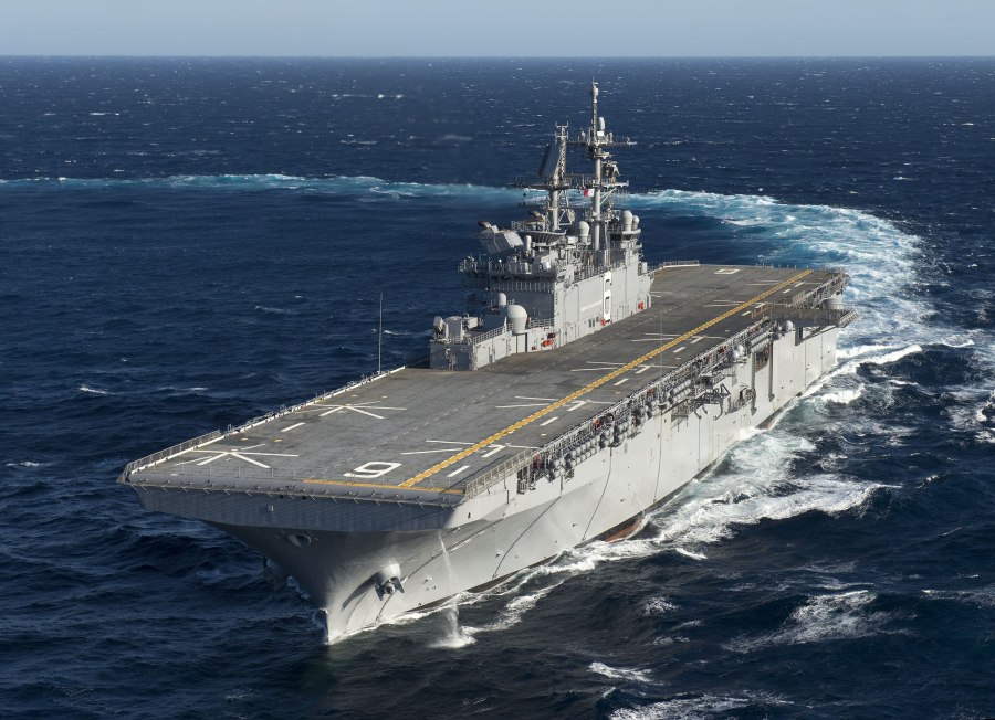 Корабль USS America (LHA 6)