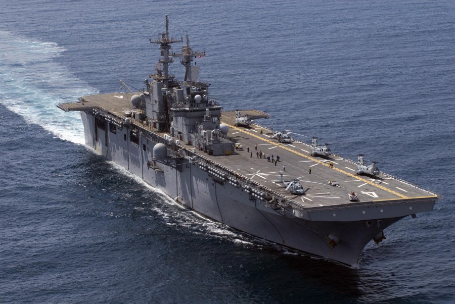 Корабль USS Boxer LHD-4