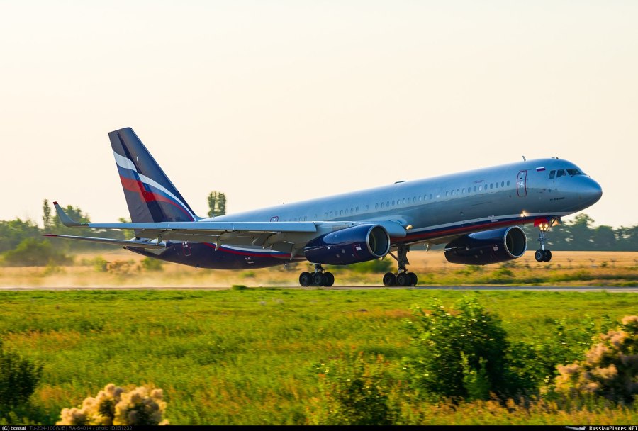 Ту-204-100 ra-64014