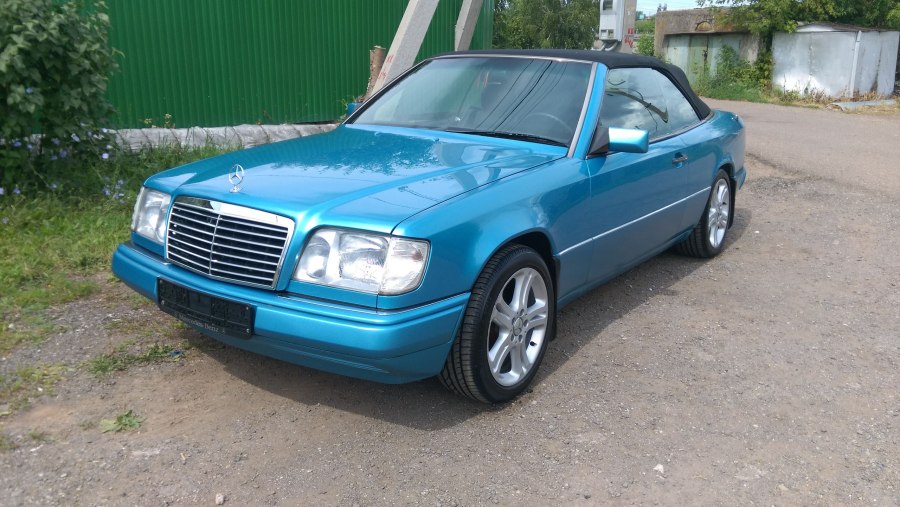 Mercedes-Benz w124 голубой