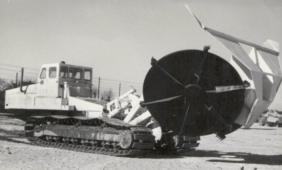 Экскаватор-каналокопатель д-583