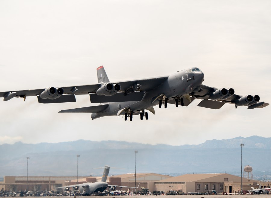 Самолет в-52н Stratofortress
