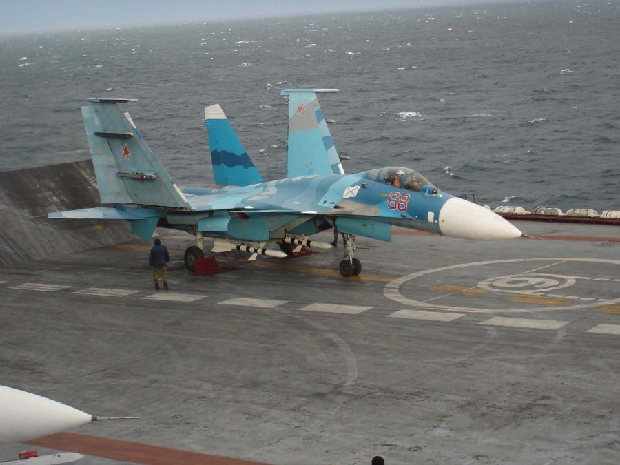 Су-33 палубный истребитель