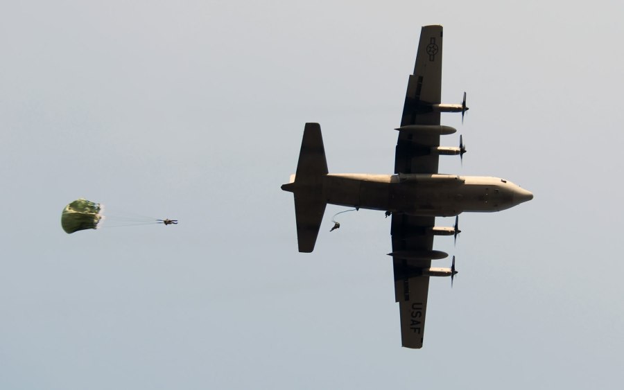 Десантный самолет c 130