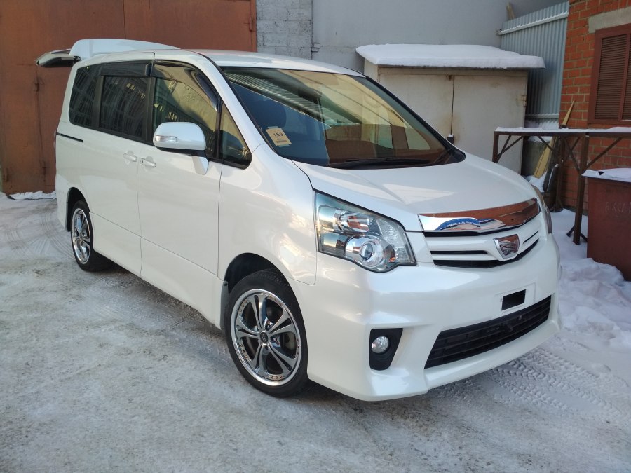 Toyota Noah (Тойота Ноах