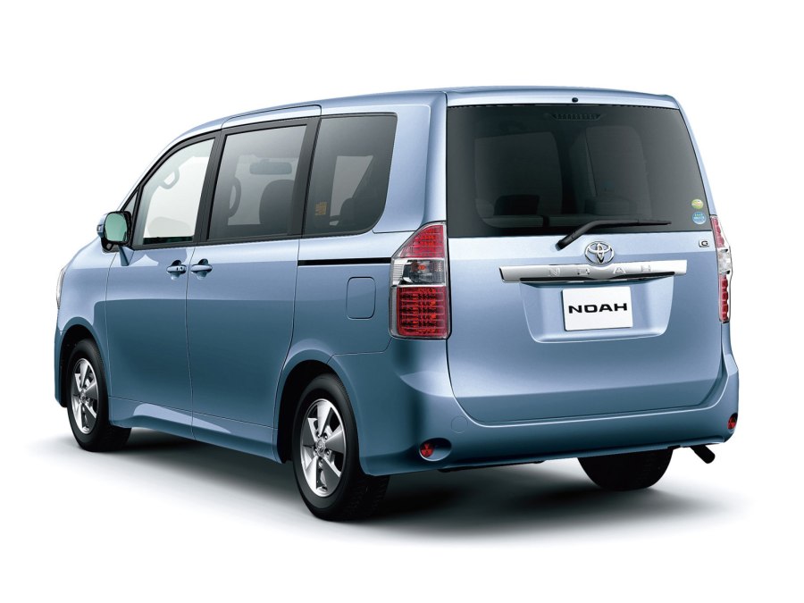 Toyota Noah 2007