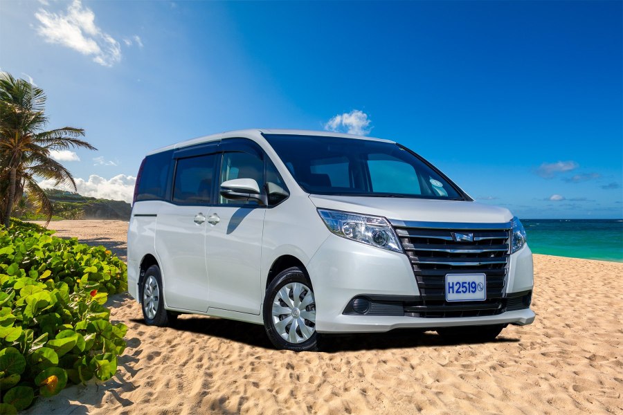 Toyota Voxy 2022
