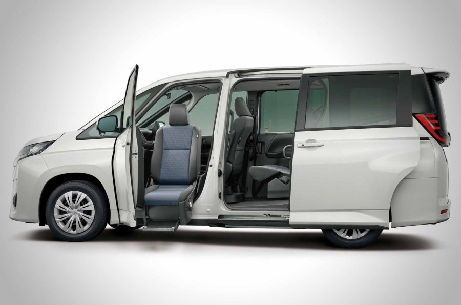 Toyota Noah 2022