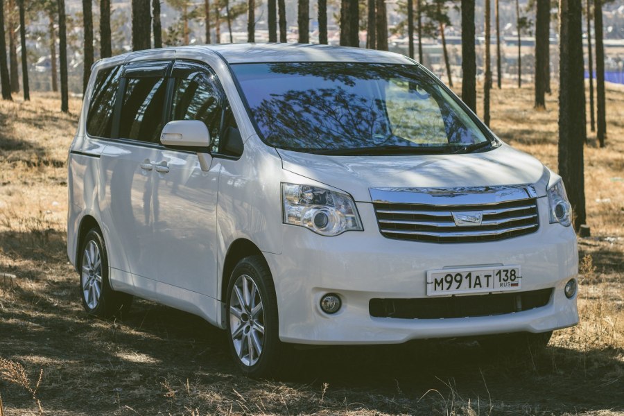 Toyota Noah 3