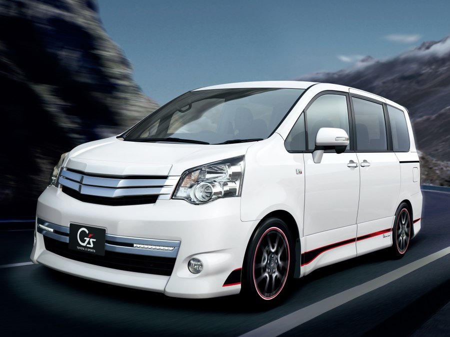 Toyota Noah GS