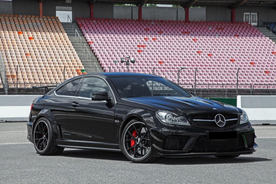 Mercedes Benz c63 AMG черный