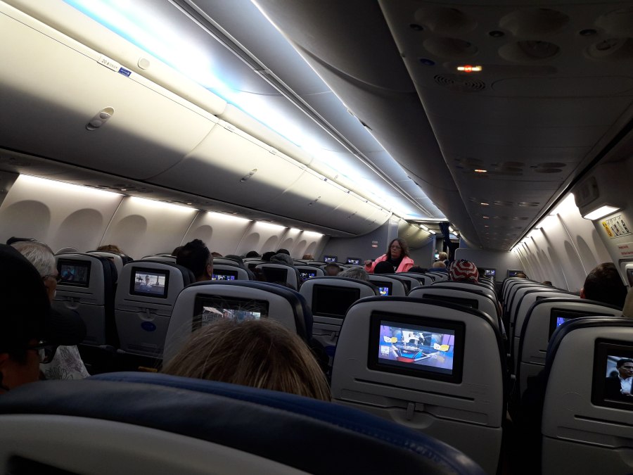 Боинг 737-900 салон