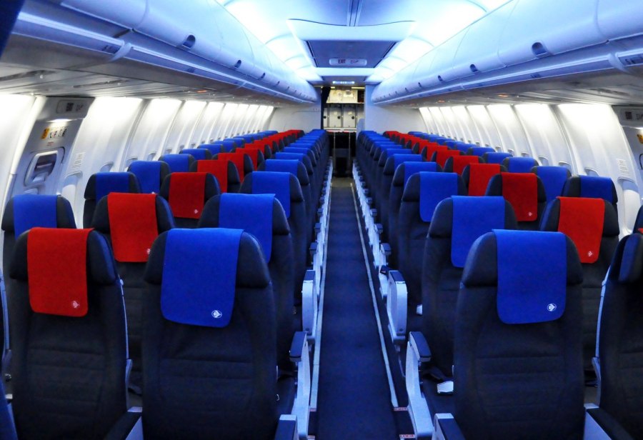 Боинг 737 Азур Эйр салон