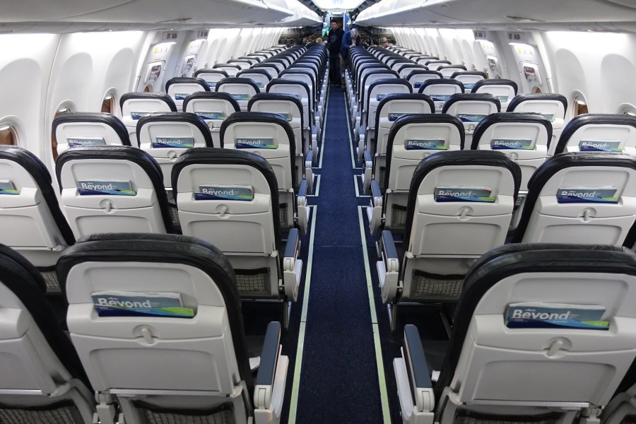 Боинг 737-900 салон