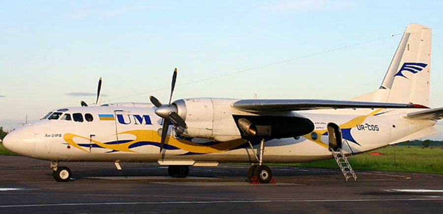 АН-32 военно-транспортный самолёт