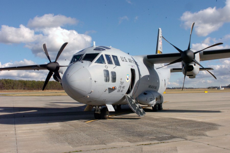 АН-72 военно-транспортный самолёт