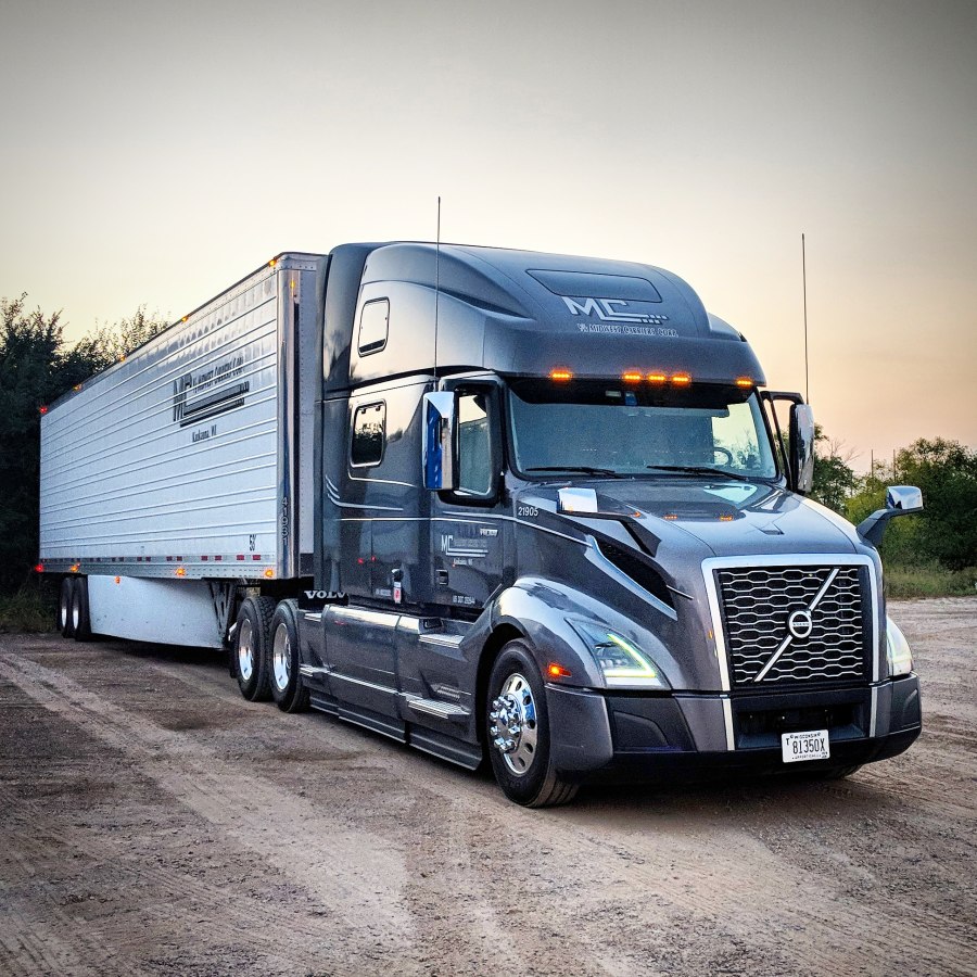 Грузовик Volvo VNL 780