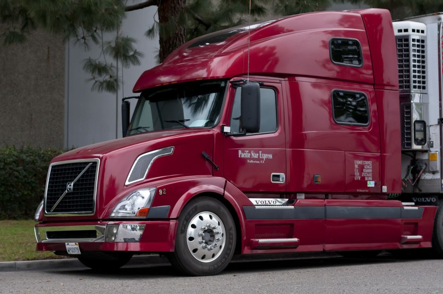 Volvo VNL 670