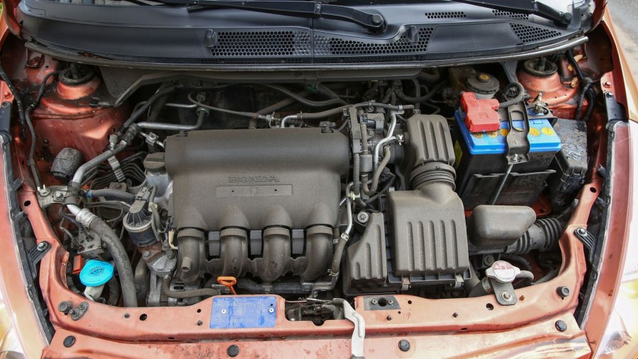 Honda Fit моторный отсек