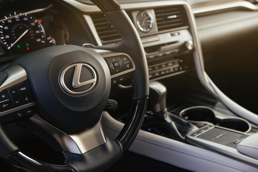 Lexus RX 450h 2020 салон