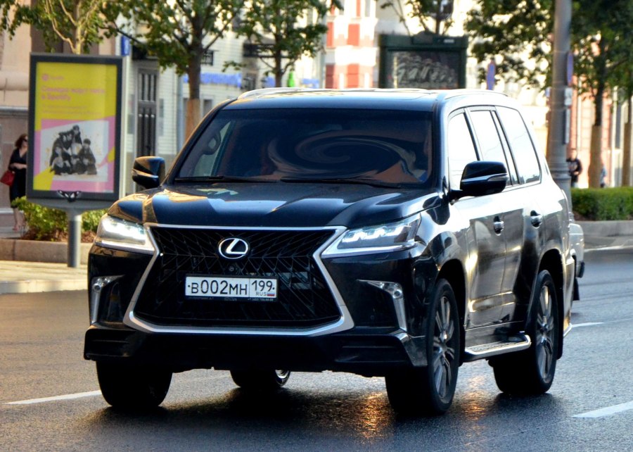 Lexus LX 750