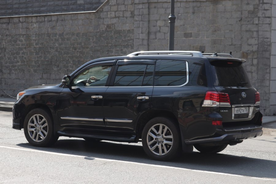 Lexus LX 750