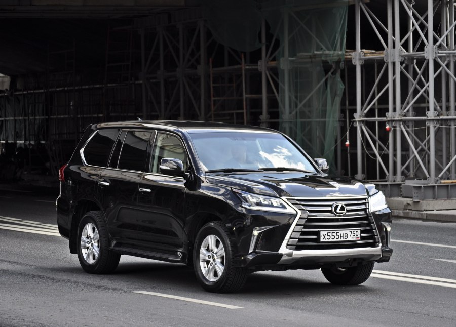 Lexus LX 750