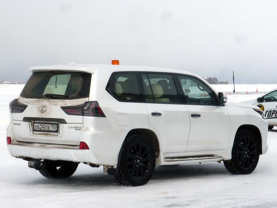 Lexus LX 750