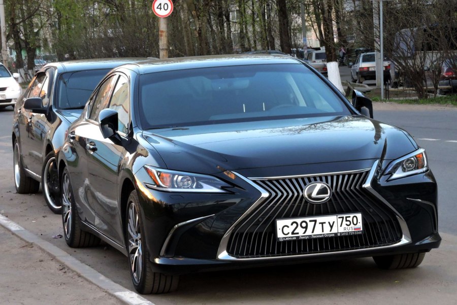 Лексус ЕС 888