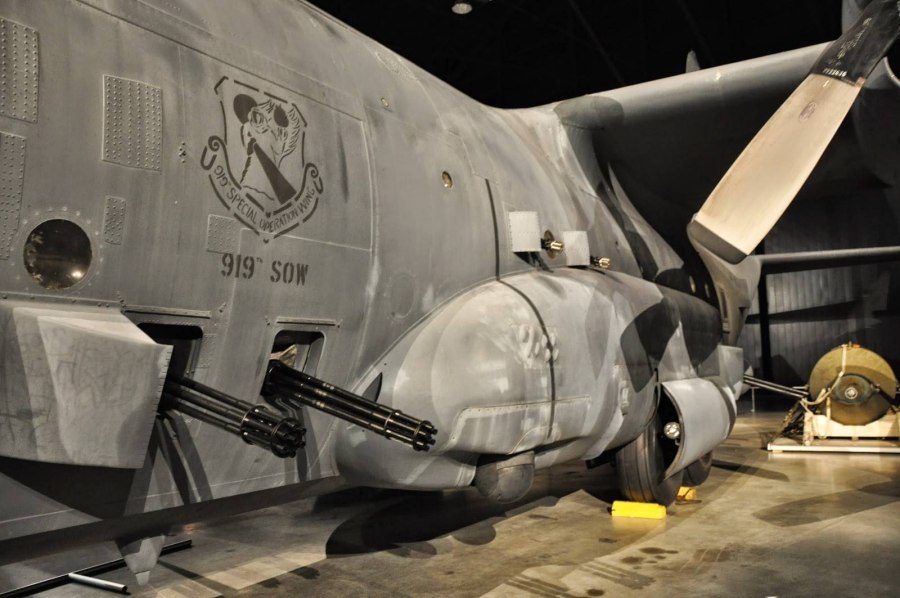 Летающая батарея Lockheed AC-130