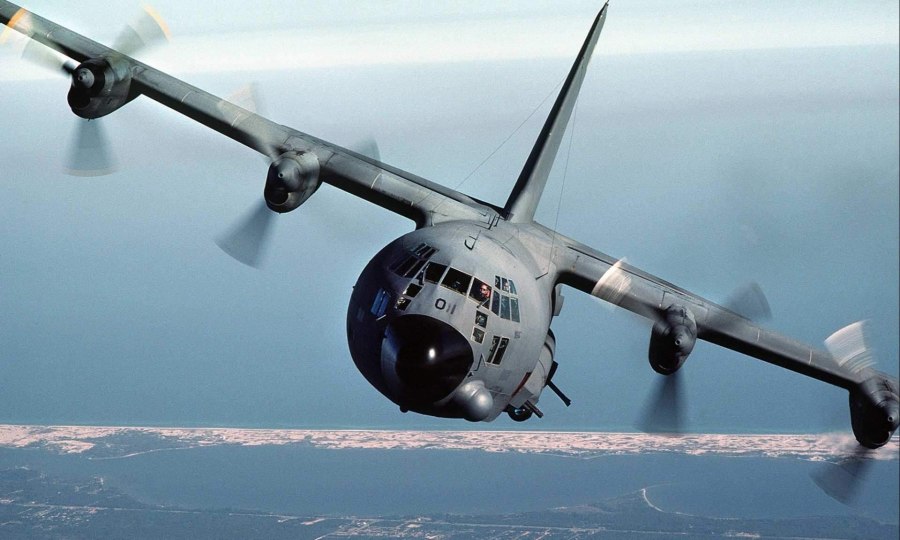 С 130 бомбардировщик