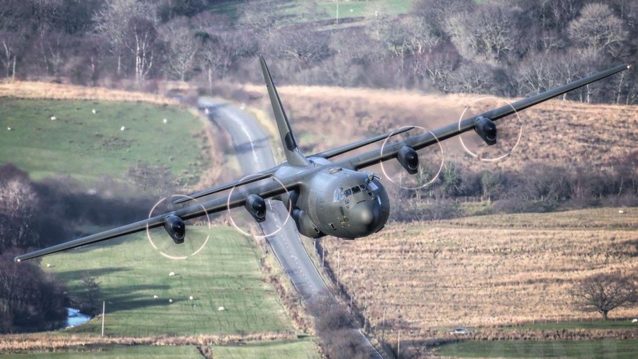 АС-130 самолет