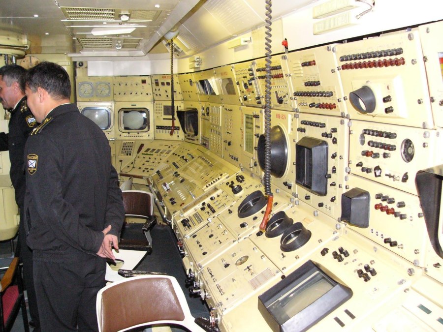 Центральный пост управления подводной лодки 636.3