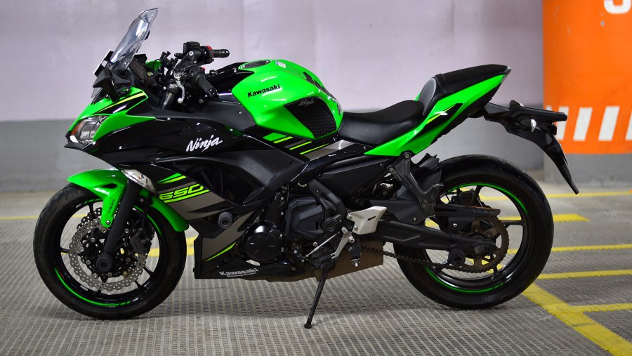 Матовый черный Kawasaki Ninja 650