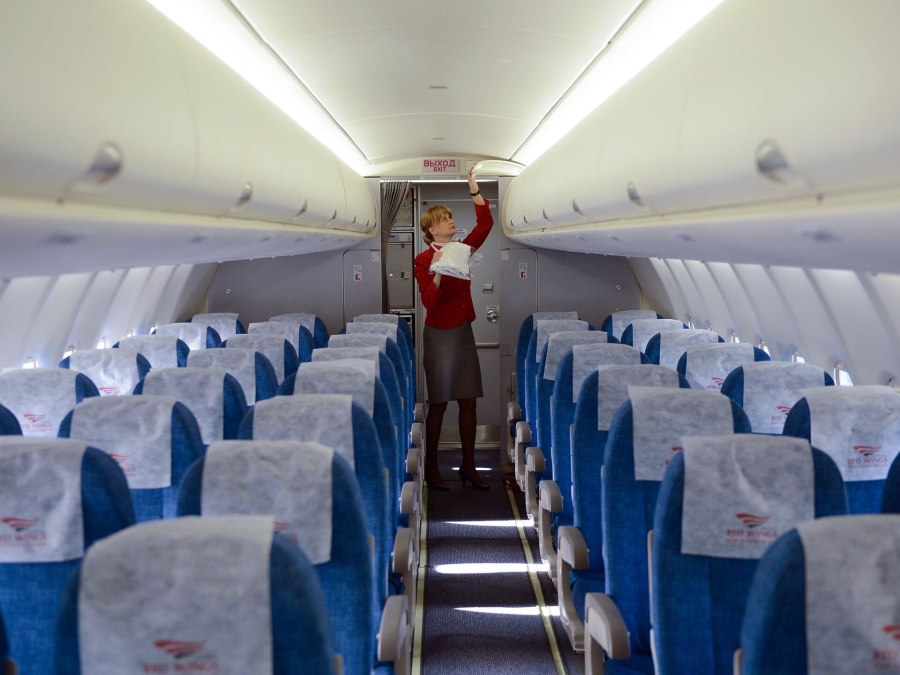 Red Wings Sukhoi Superjet 100 места