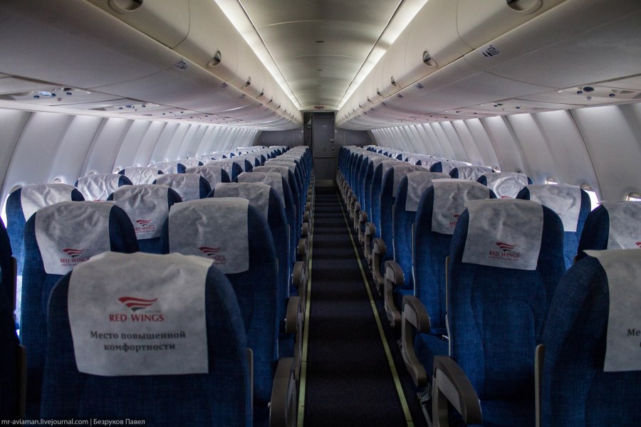 Ред Вингс SSJ 100 салон