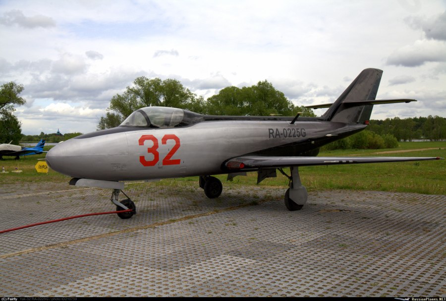Як-30 самолет