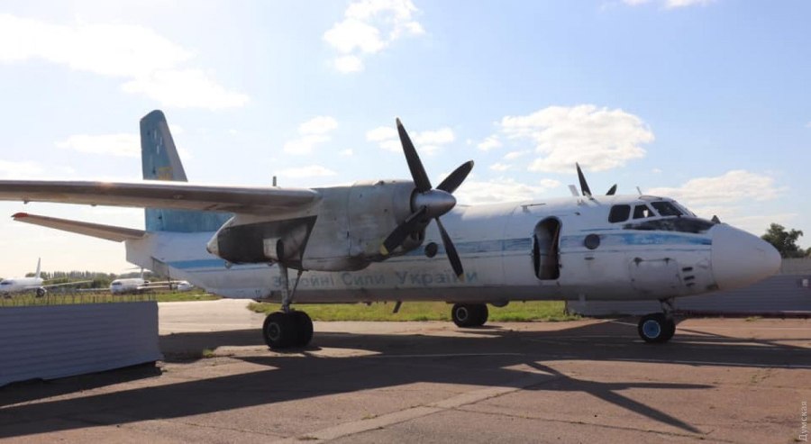 АН-26 военно-транспортный самолёт