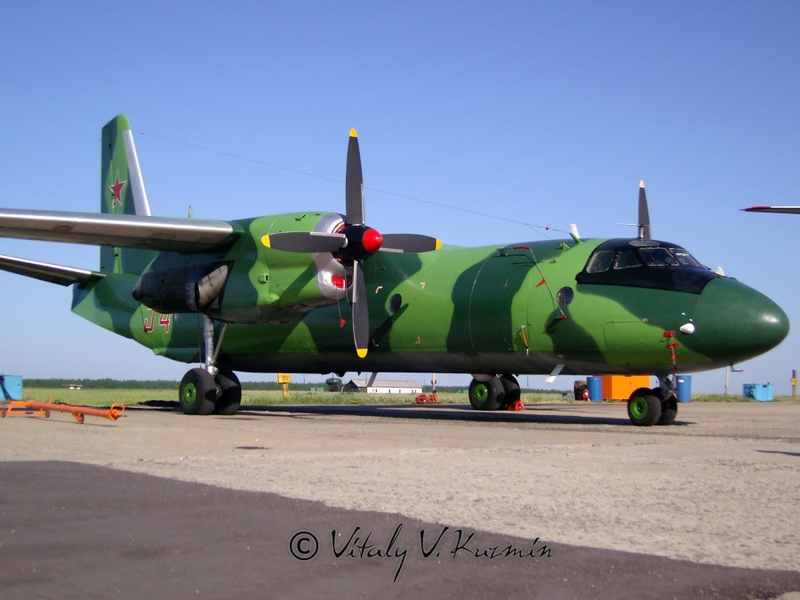 АН-26 военно-транспортный