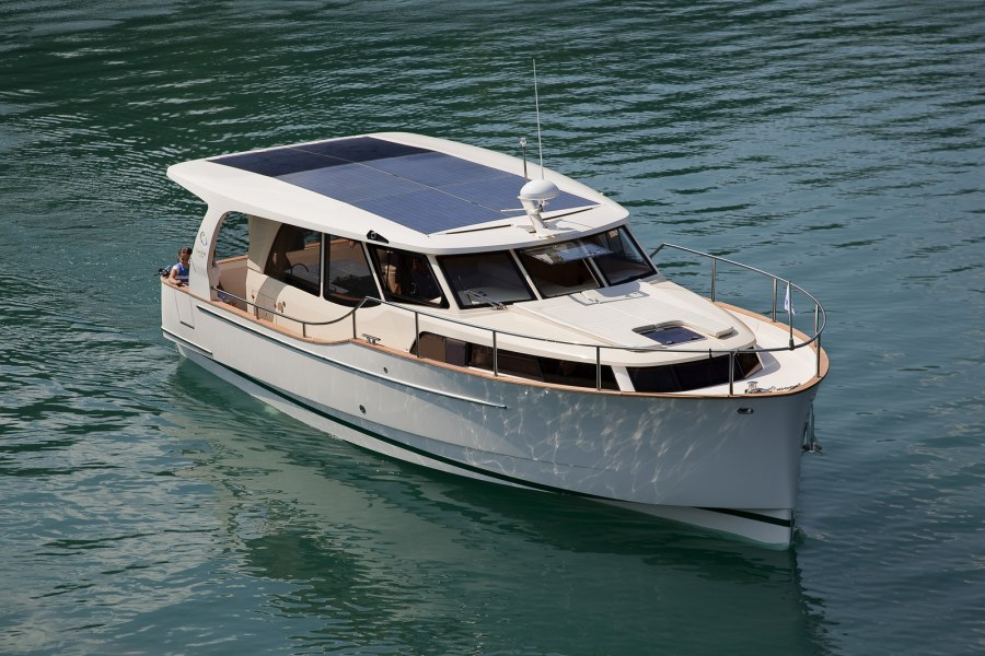 Лодка Greenline 33